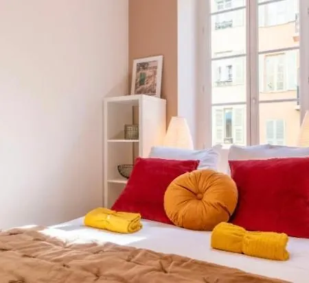 Marais-air Conditioner-2 Bedroom-quiet